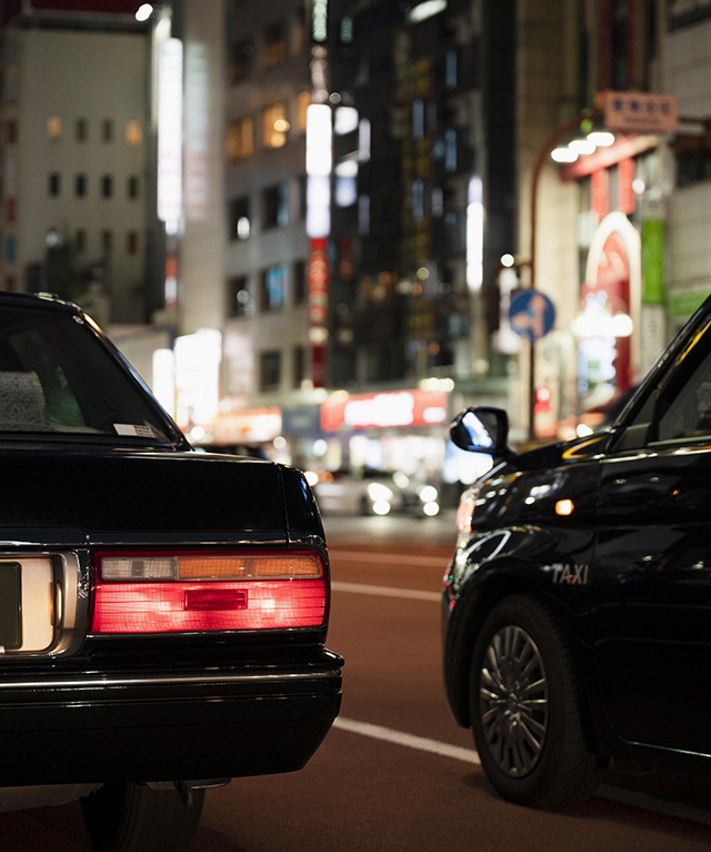 people-driving-cars-city-street